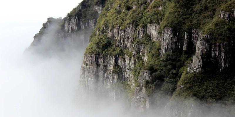 汽车品牌如何通过个性化礼物与礼品定制深化用户归属感：从精致车模到专属配件的战略实践